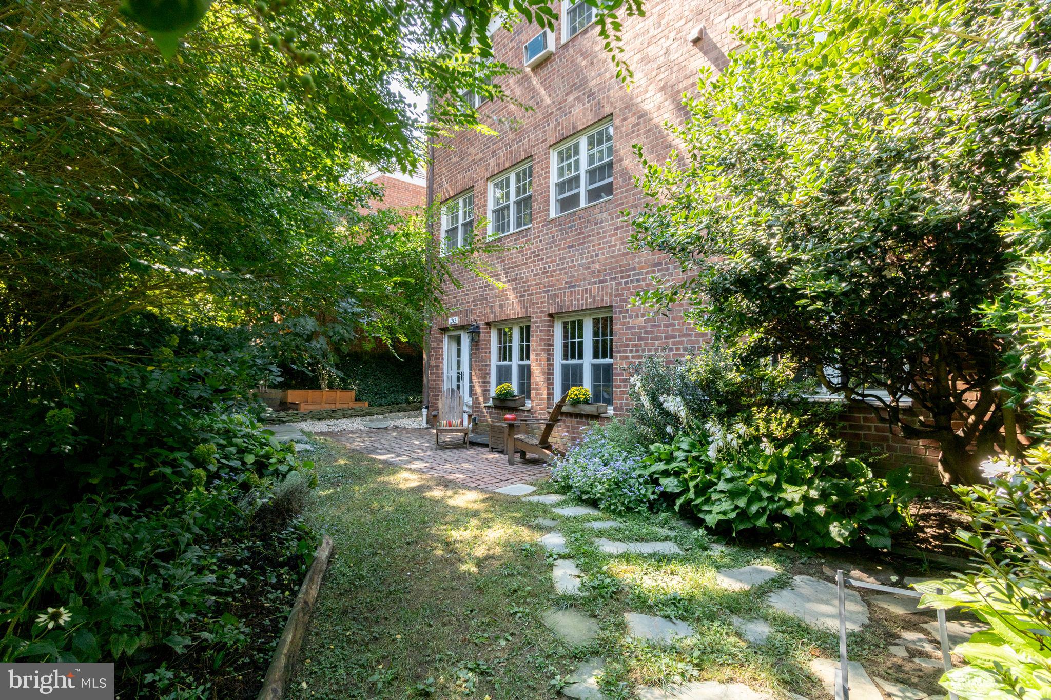 1242 MARTHA CUSTIS DRIVE