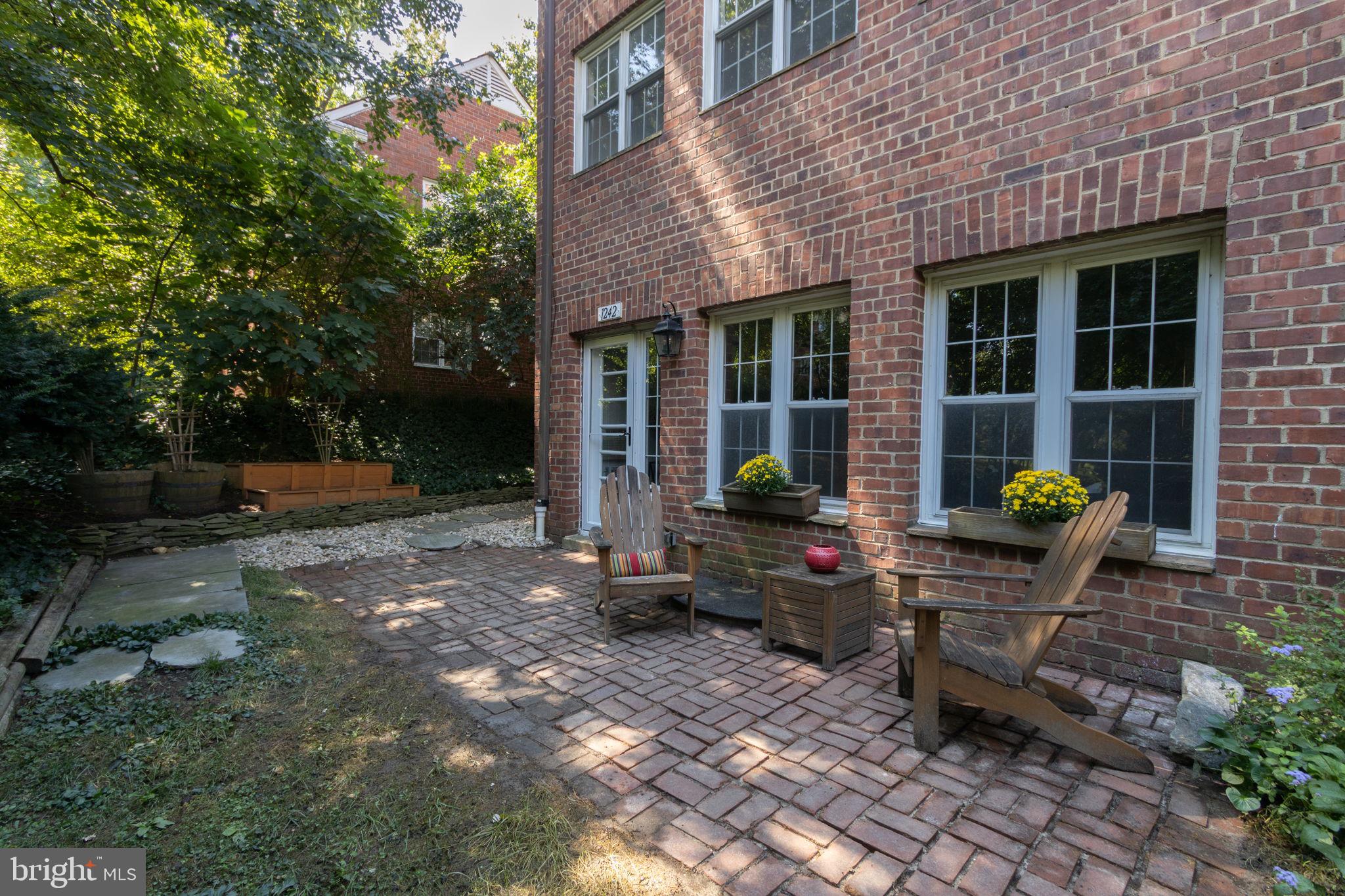 1242 MARTHA CUSTIS DRIVE