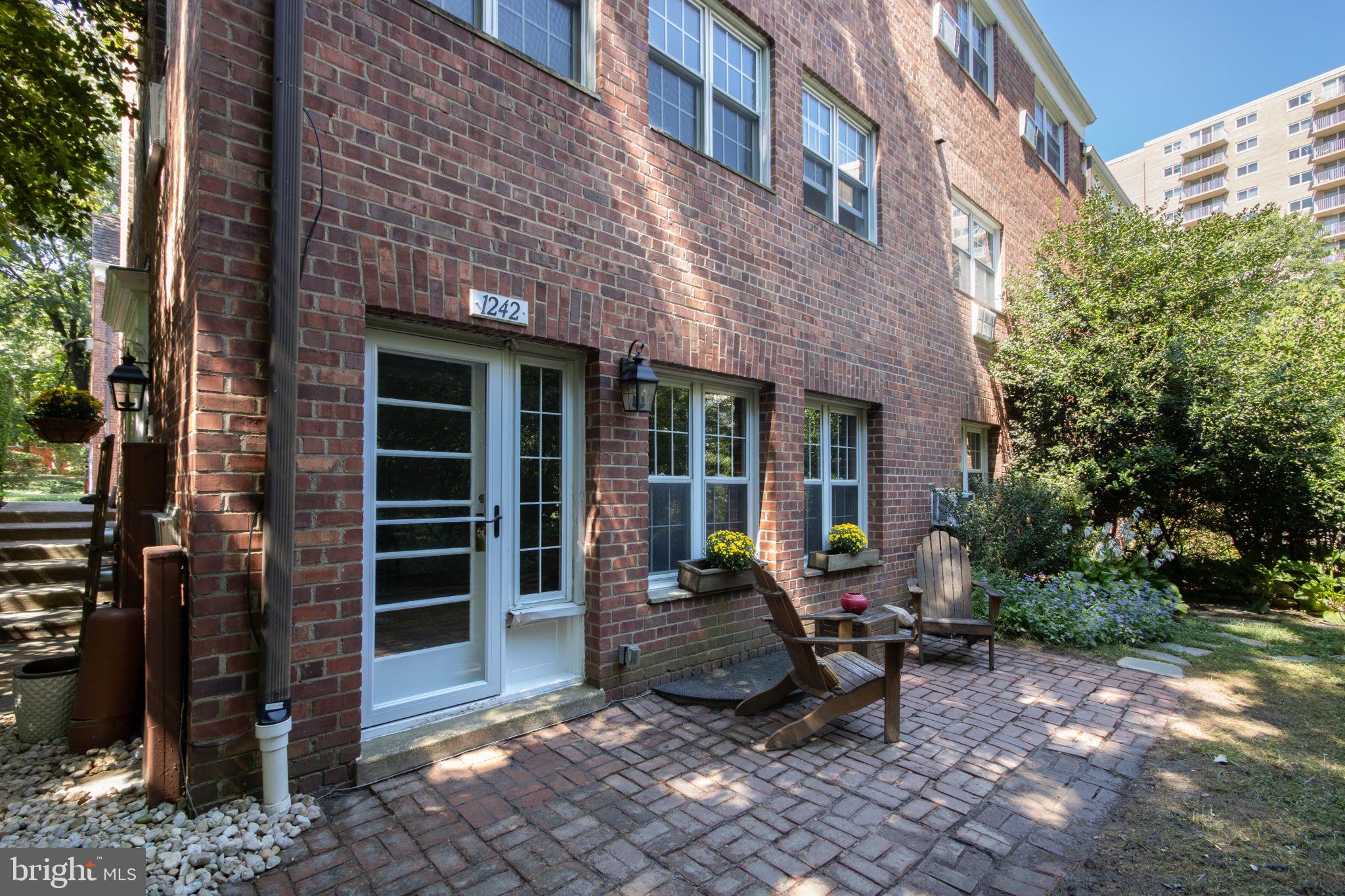 1242 MARTHA CUSTIS DRIVE