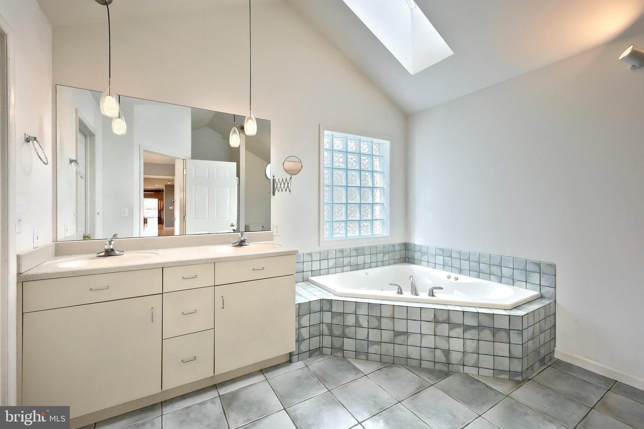 FAIRFAX FARMS - Residential