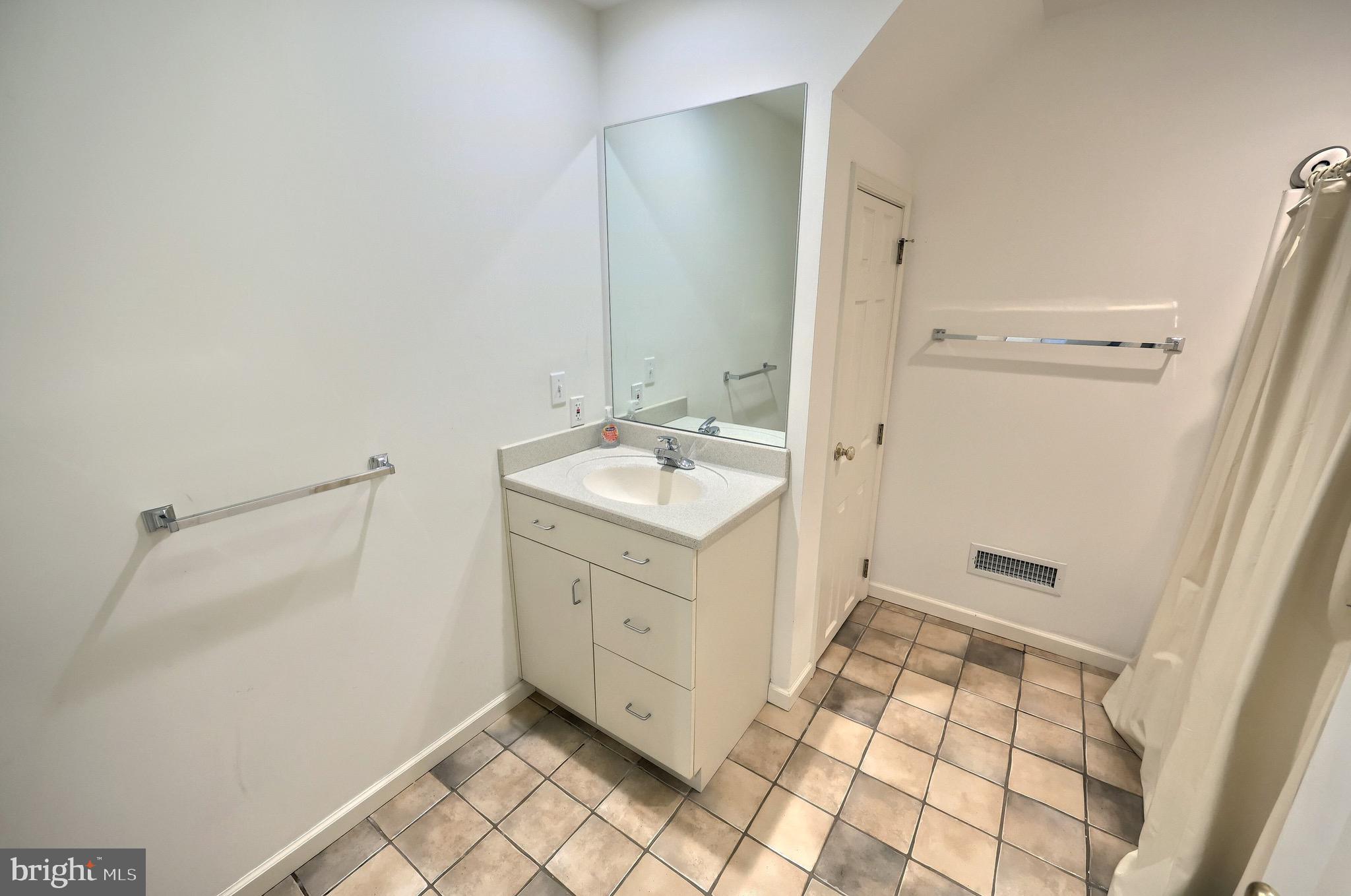 FAIRFAX FARMS - Residential