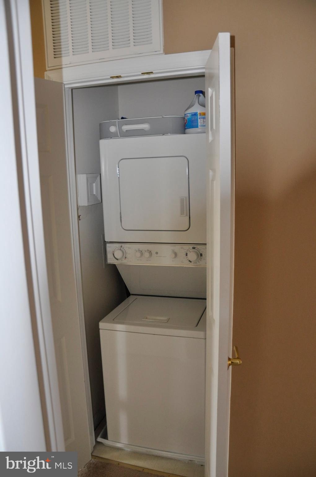 VILLAGES OF URBANA - Residential Lease