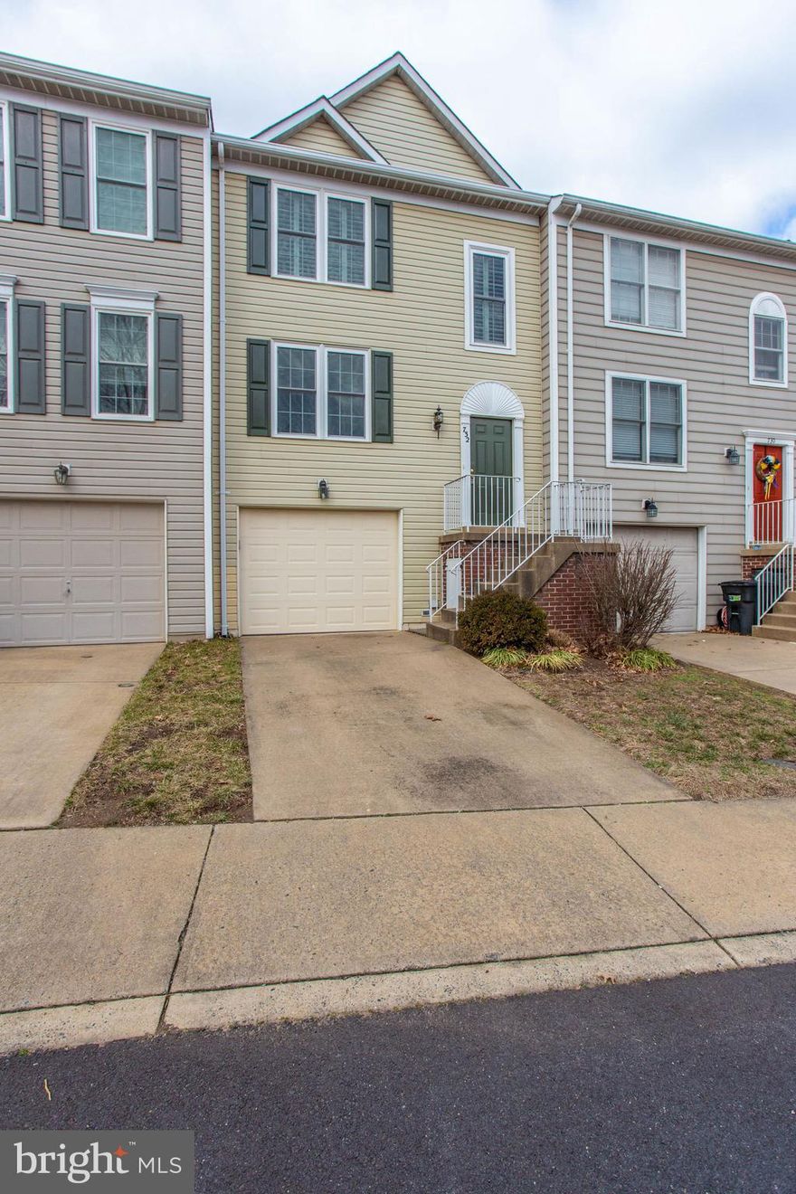 Great 3 level townhouse close to downtown Leesburg, parks, C&O bike path, shopping and outlet mall! Newer neutral light gray walls! Large room sizes! 2 Bedrooms/2 full Baths on upper level with Laundry! Large kitchen with new stainless appliances, island, and dining area . Large living room with new carpet! Huge family room in walk out lower level. Oversized 1 car garage! Almost 2000 ft. of finished living space! Fully fenced rear yard! Come buy today!!