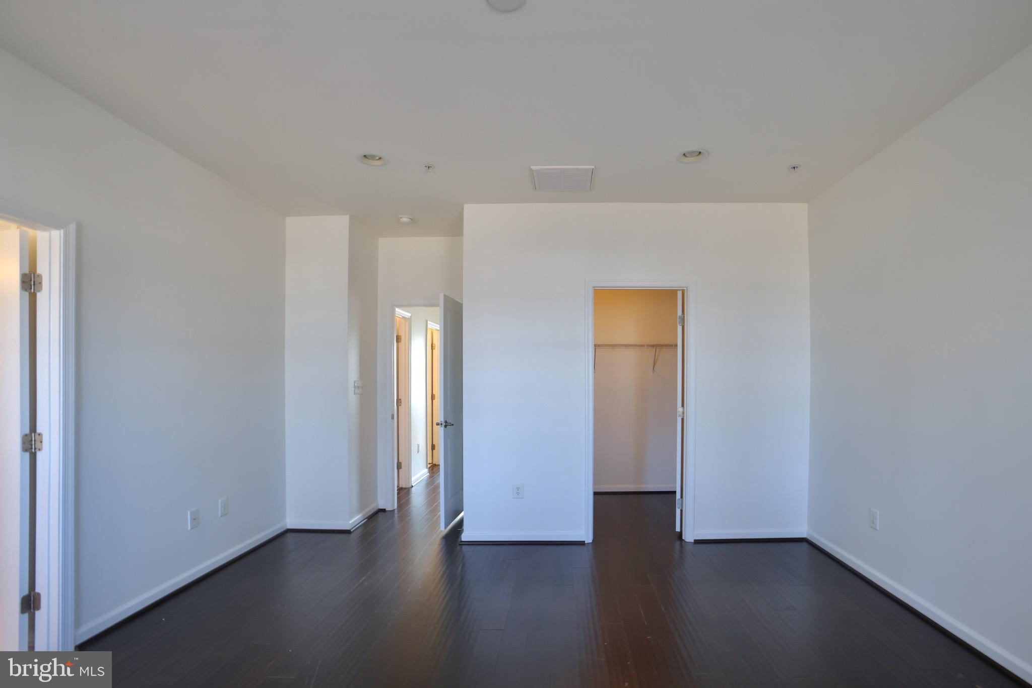 THE PARK AT ADDISON METRO - Residential