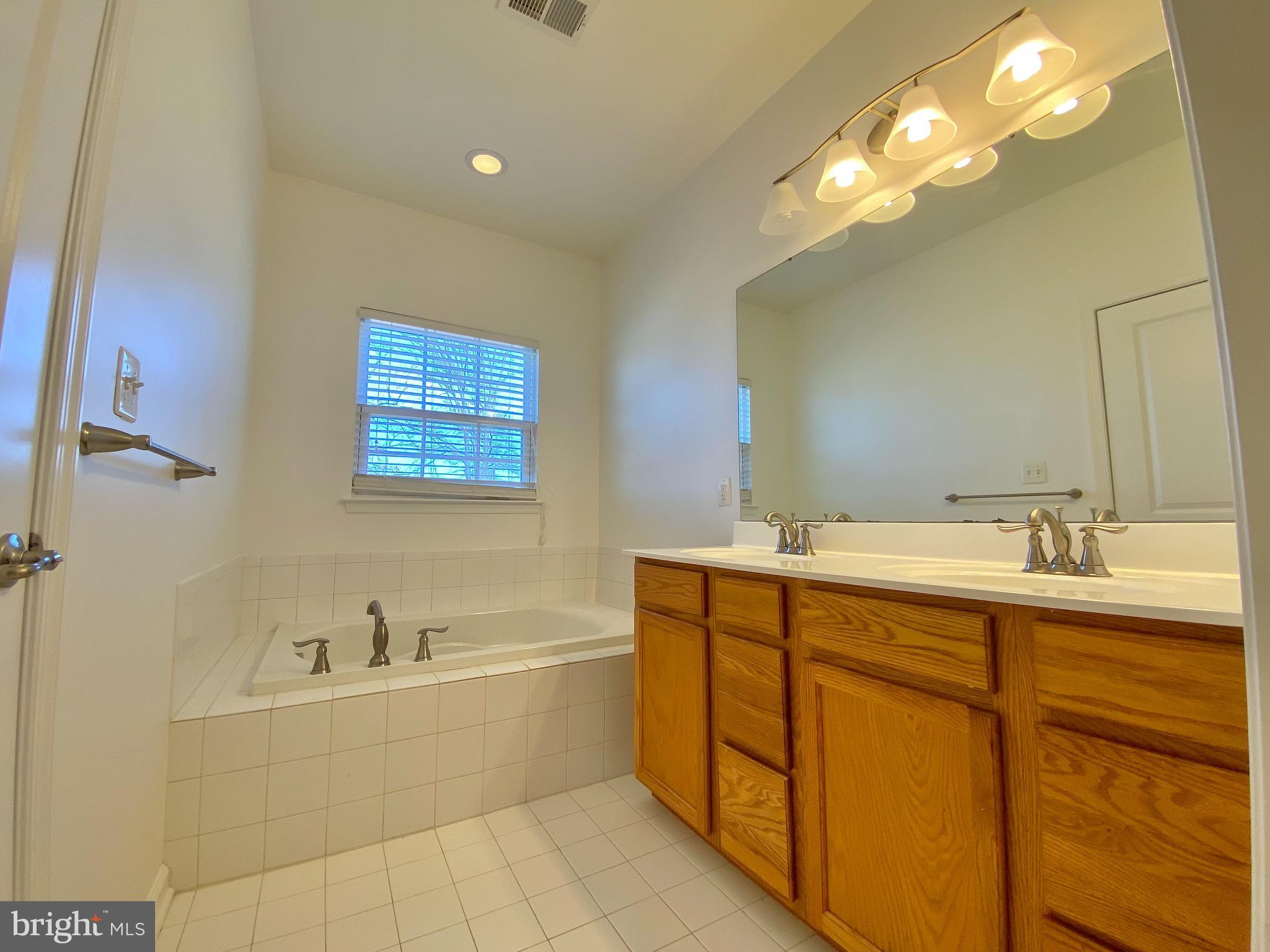 THE PARK AT ADDISON METRO - Residential