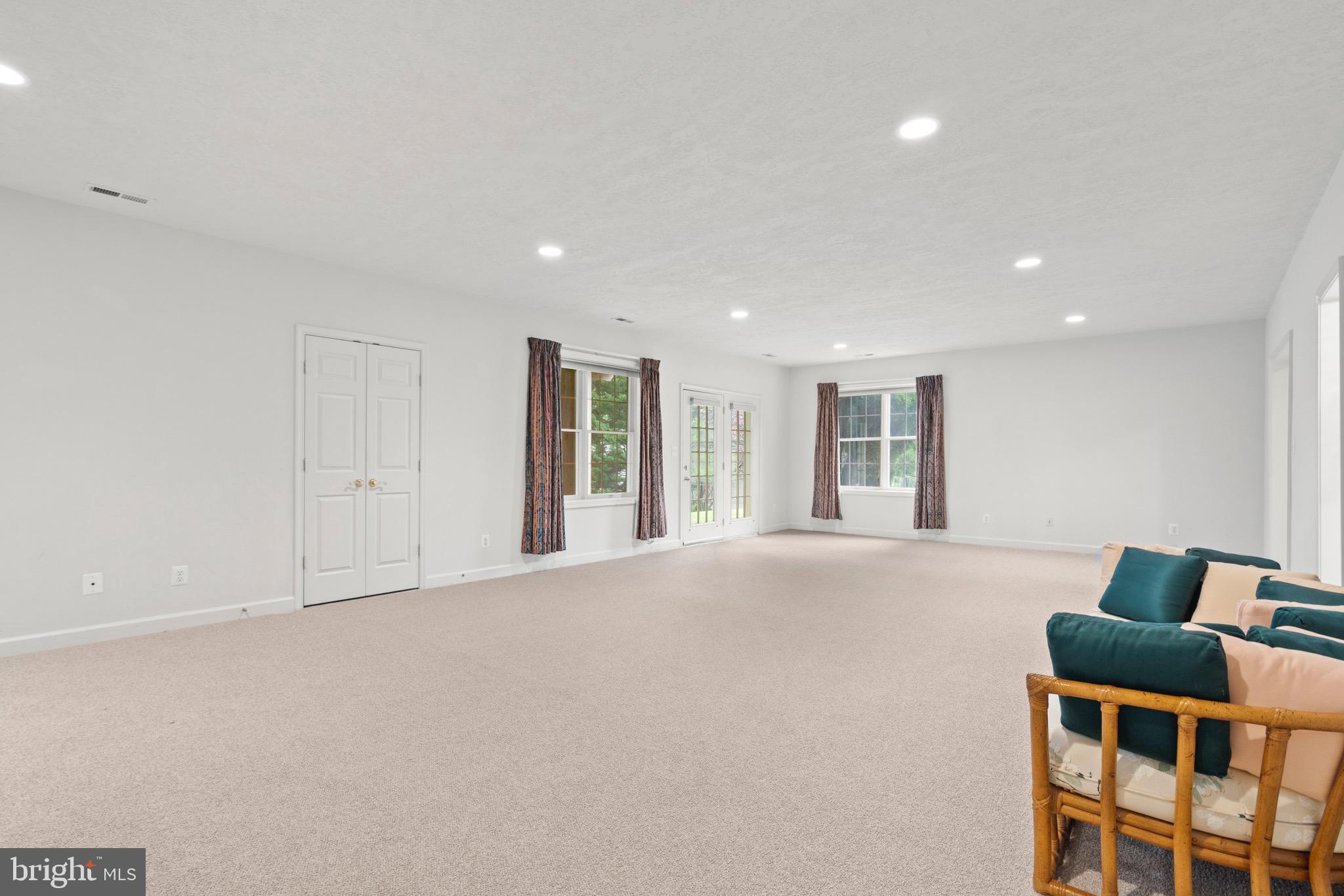 HUNTING HILLS - Residential