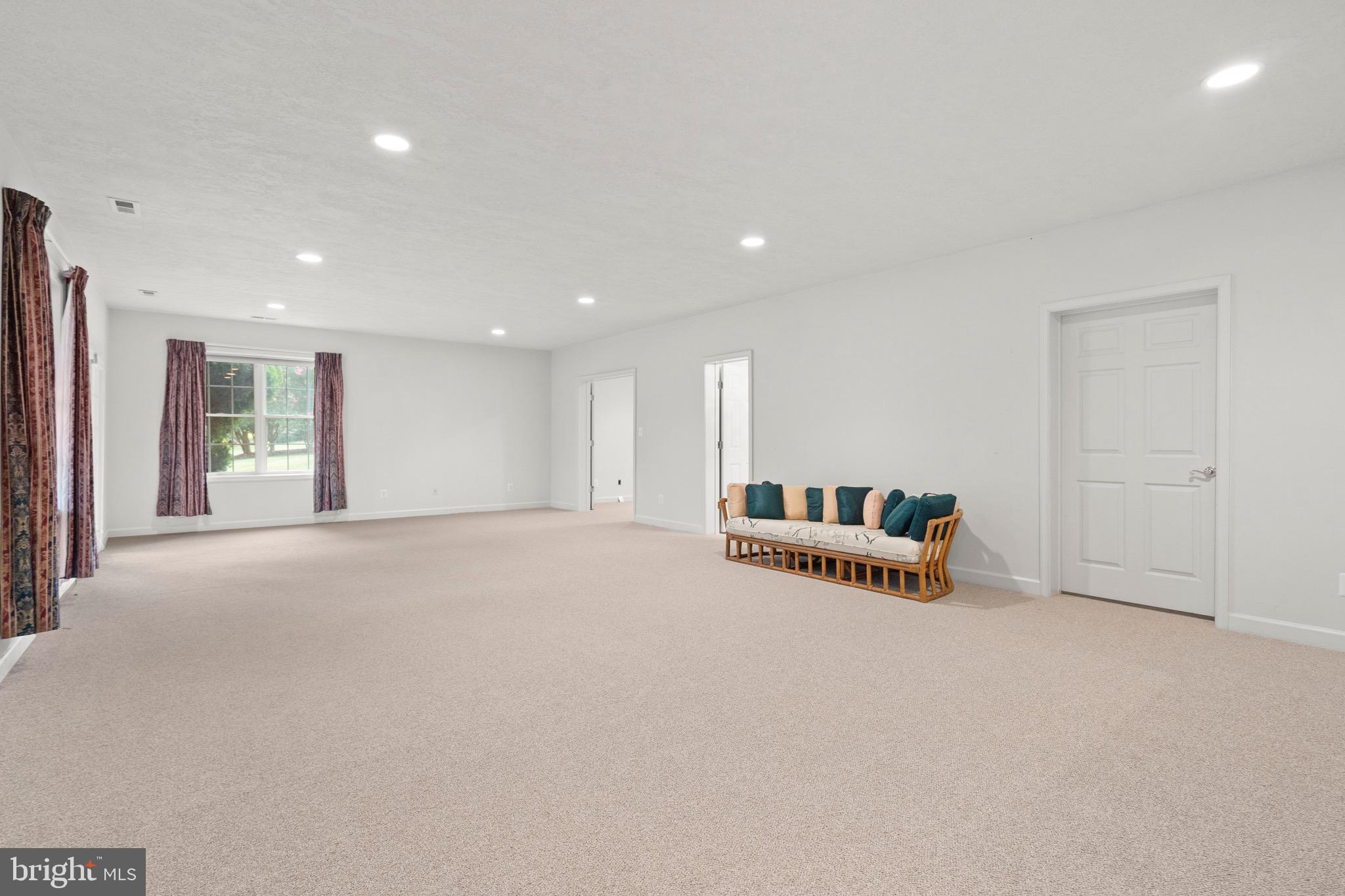 HUNTING HILLS - Residential