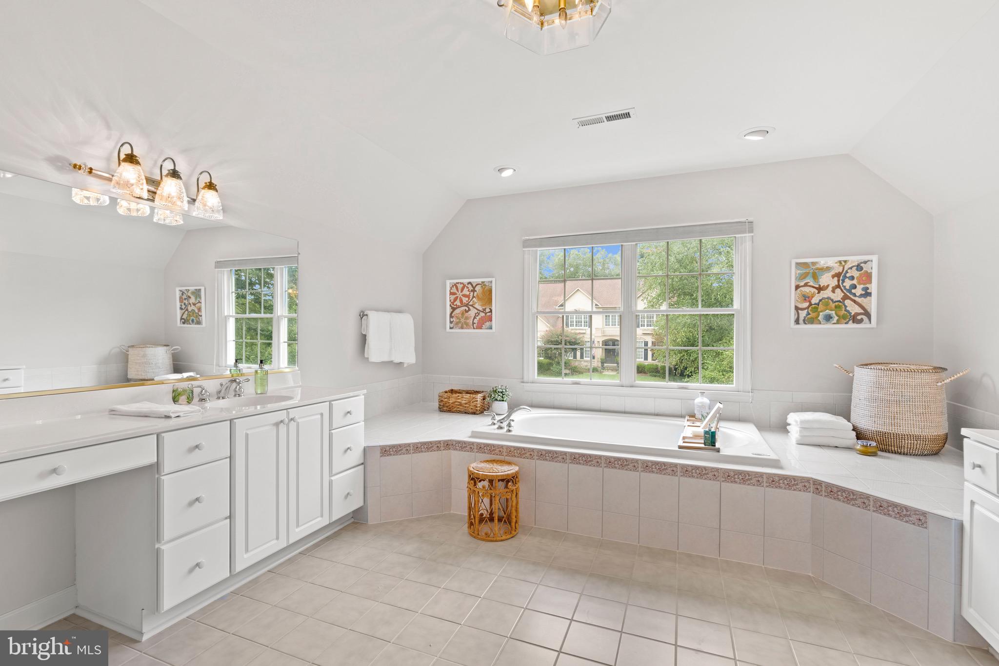 HUNTING HILLS - Residential