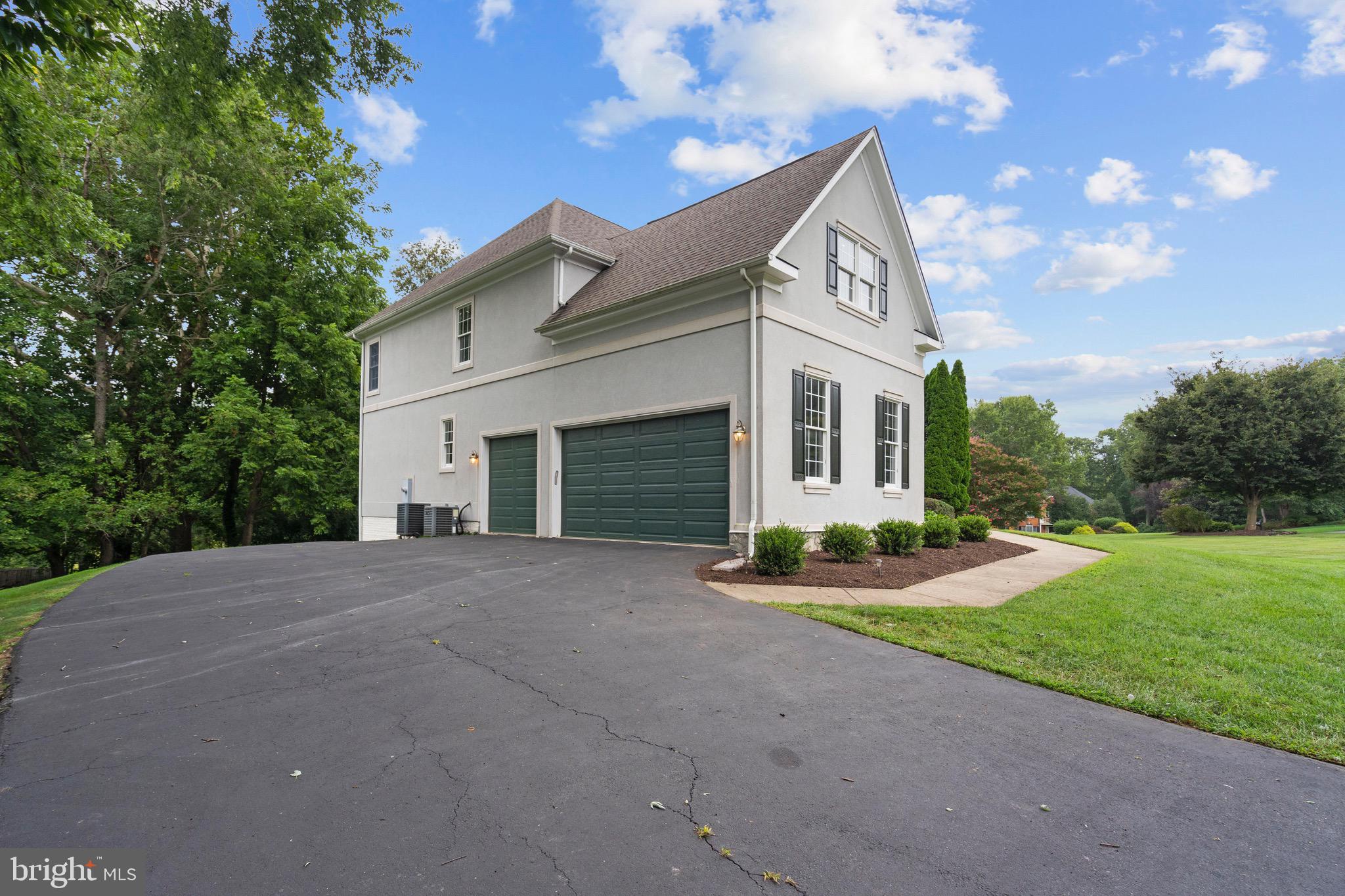 HUNTING HILLS - Residential