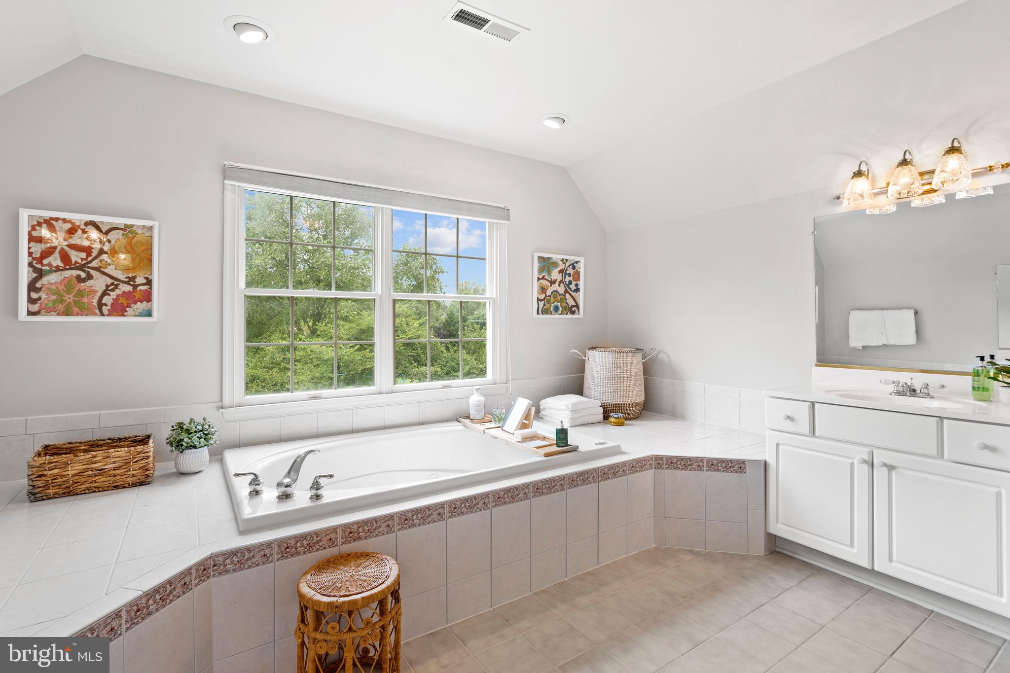 HUNTING HILLS - Residential