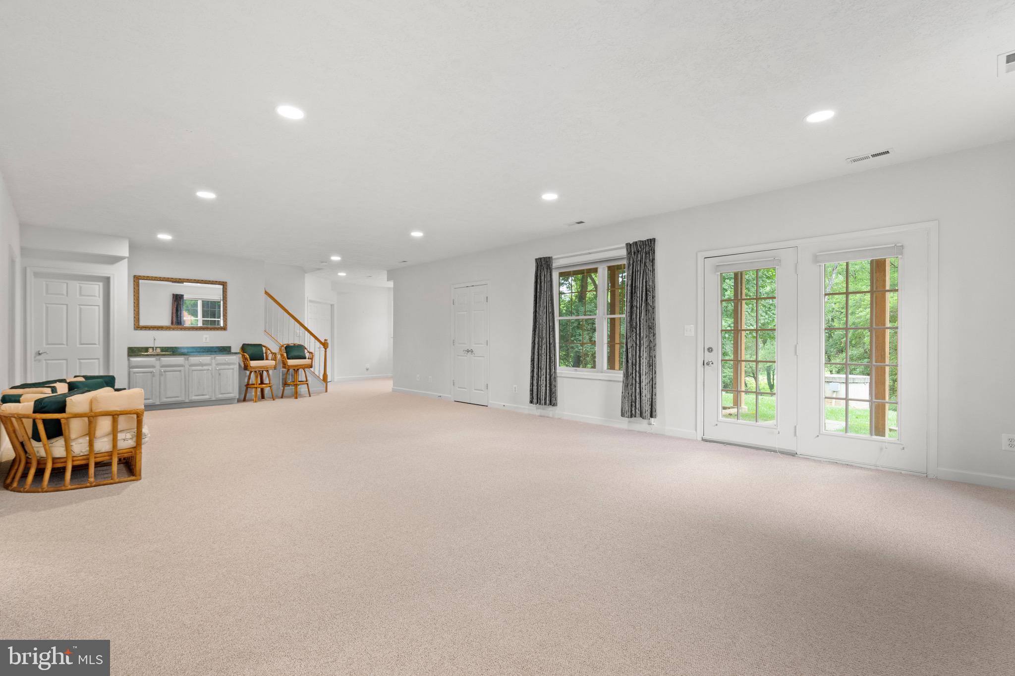 HUNTING HILLS - Residential