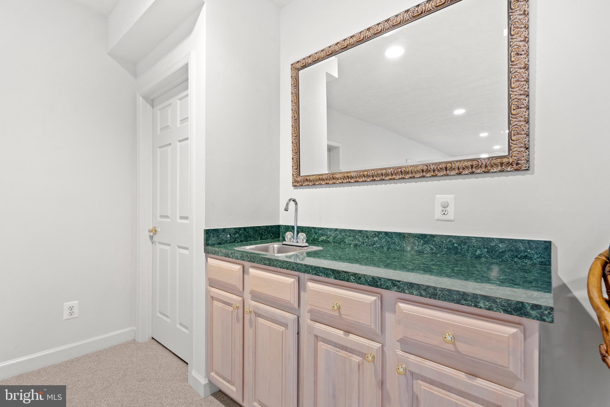 HUNTING HILLS - Residential