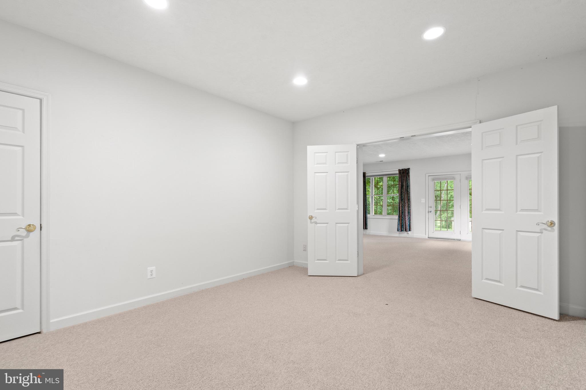 HUNTING HILLS - Residential