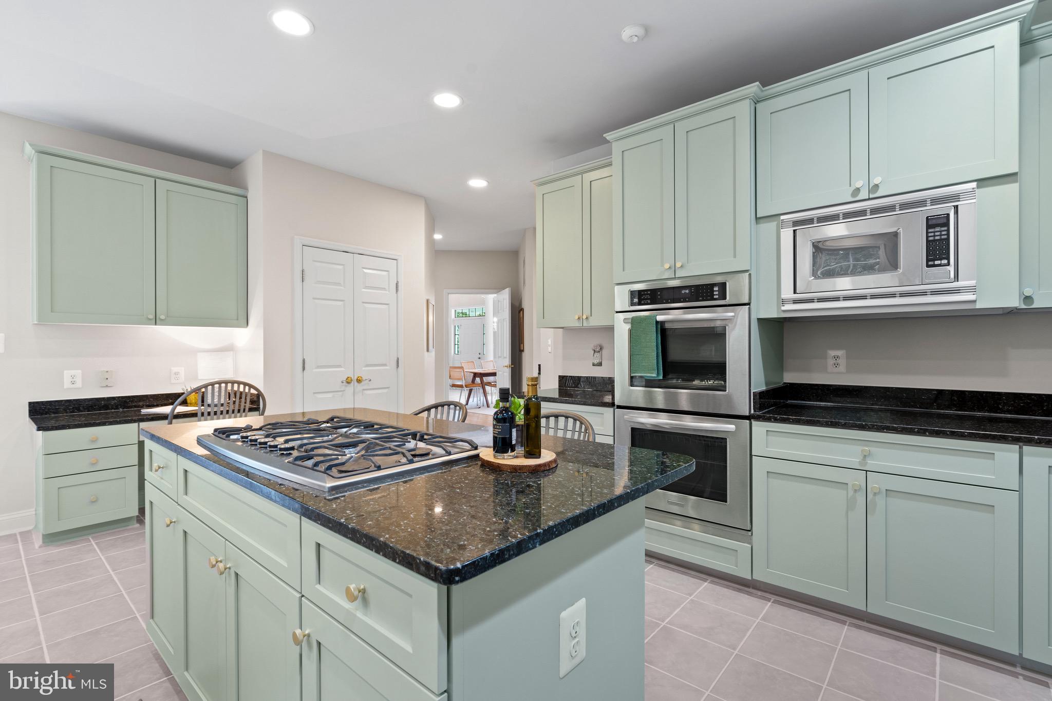 HUNTING HILLS - Residential