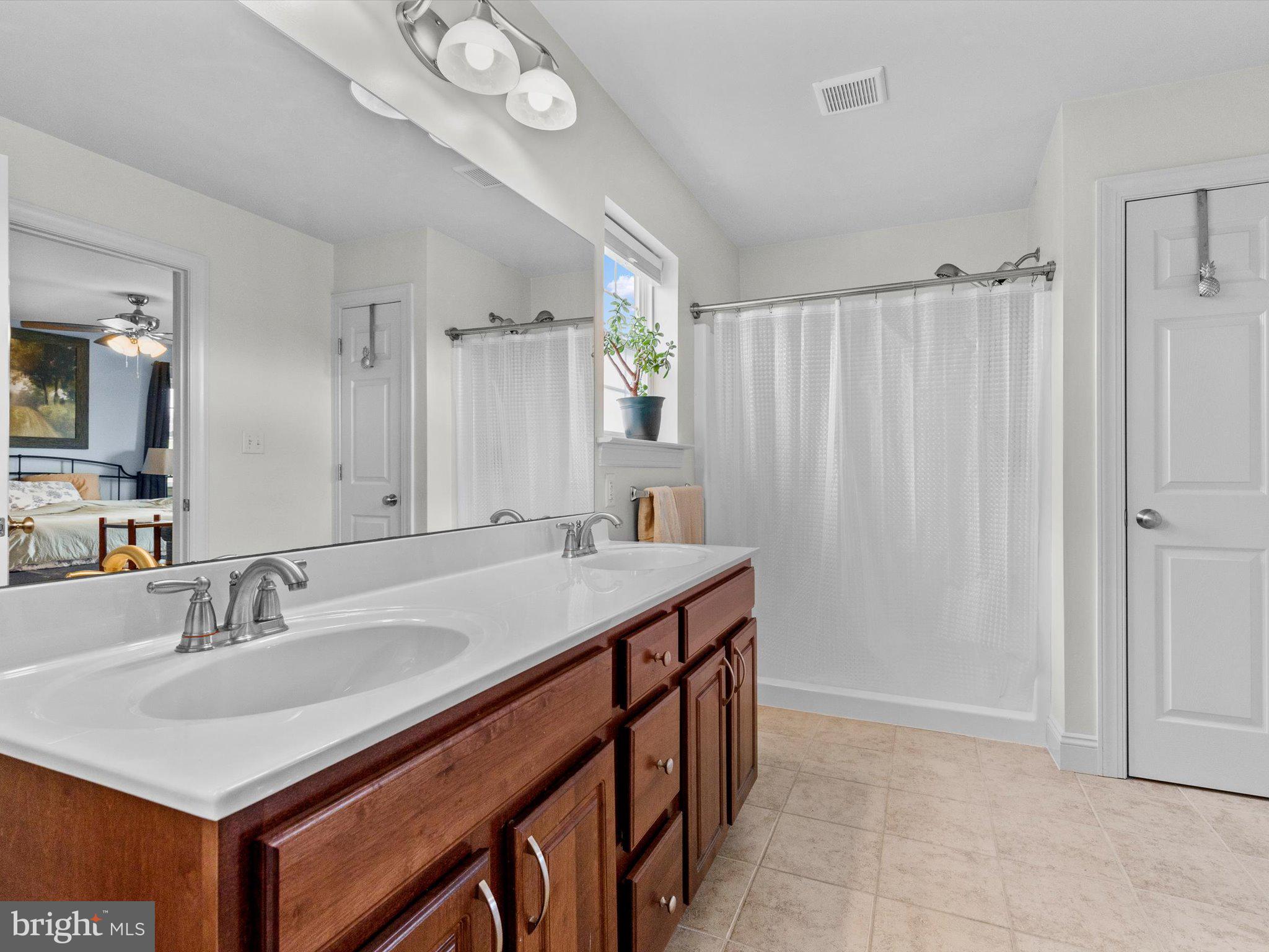 BUMBLE BEE HOLLOW - Residential