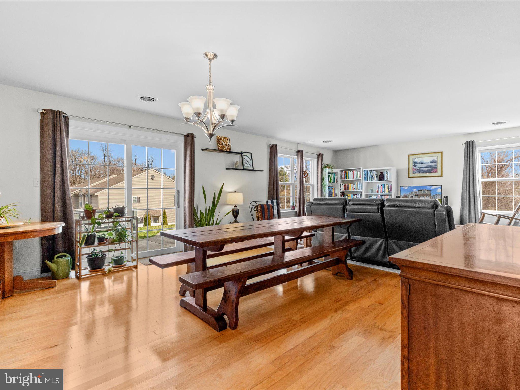 BUMBLE BEE HOLLOW - Residential