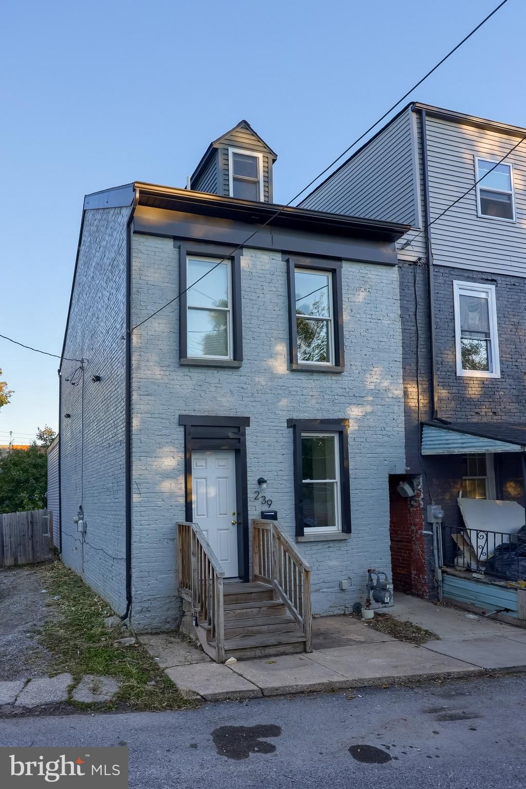 Photo of 239 Franklin Way, YORK, PA 17403 (MLS # PAYK2092342)
