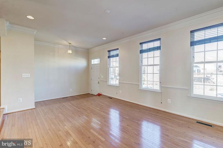 LOUDOUN VALLEY ESTATES - Residential Lease