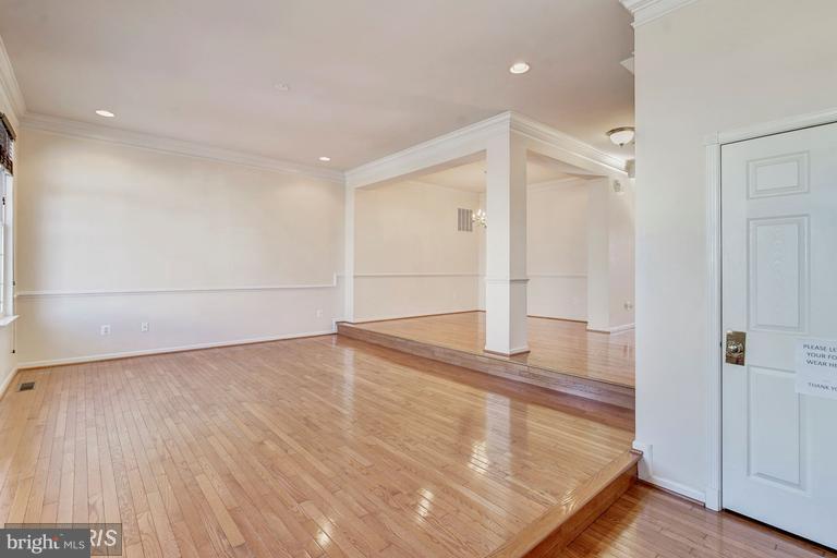 LOUDOUN VALLEY ESTATES - Residential Lease