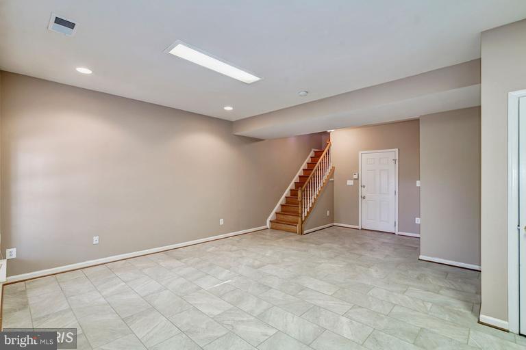 LOUDOUN VALLEY ESTATES - Residential Lease