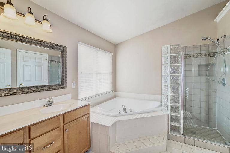 LOUDOUN VALLEY ESTATES - Residential Lease