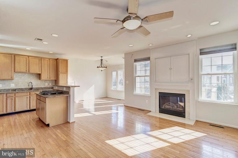 LOUDOUN VALLEY ESTATES - Residential Lease