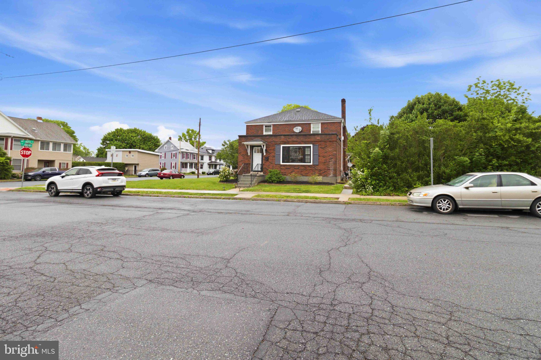 400 E MAPLE STREET