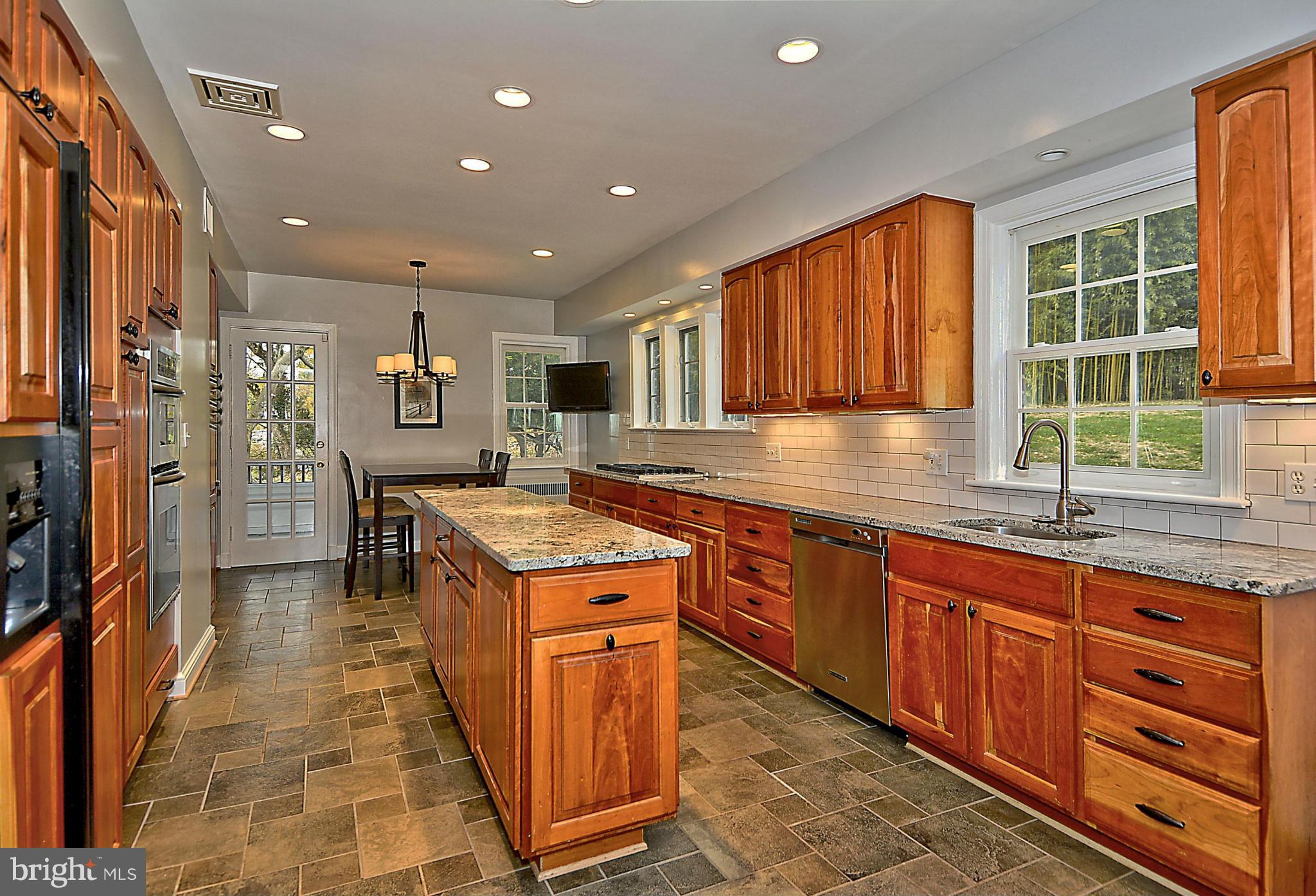 BURNT MILLS HILLS - Residential