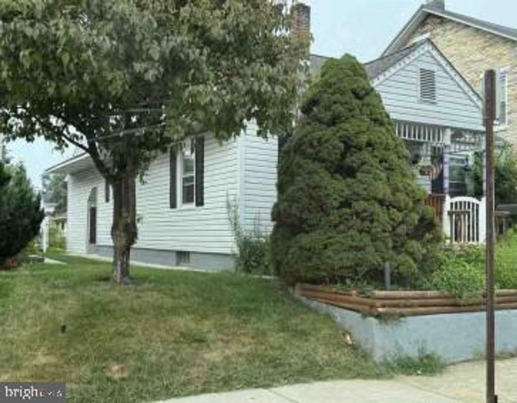 Photo of 423 W Penn Street, CARLISLE, PA 17013 (MLS # PACB2049240)