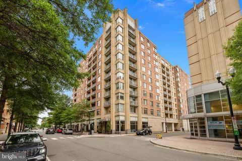Photo of 1020 N Highland Street #703, ARLINGTON, VA 22201 (MLS # VAAR2073144)