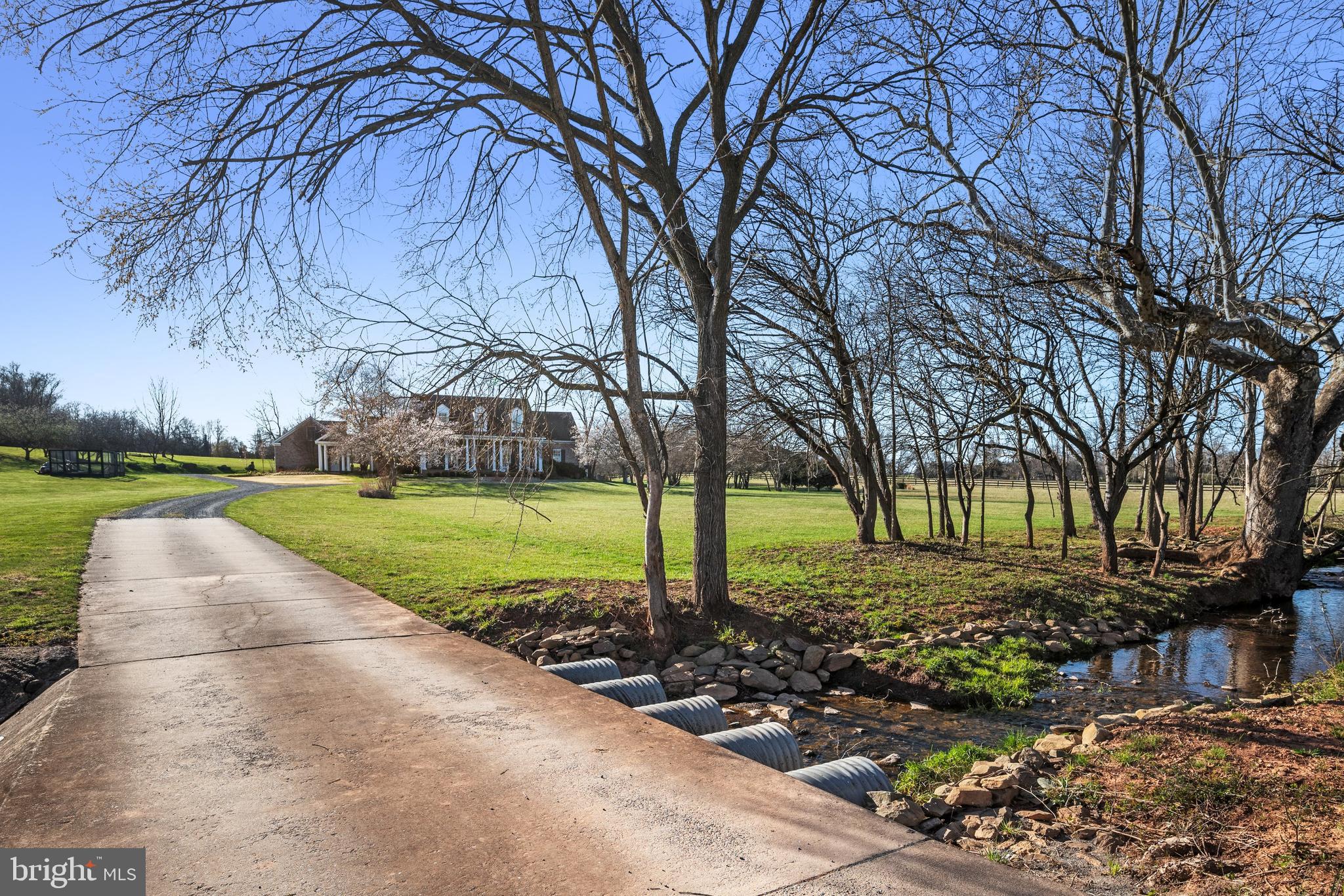 LEE'S CROSSING - Residential