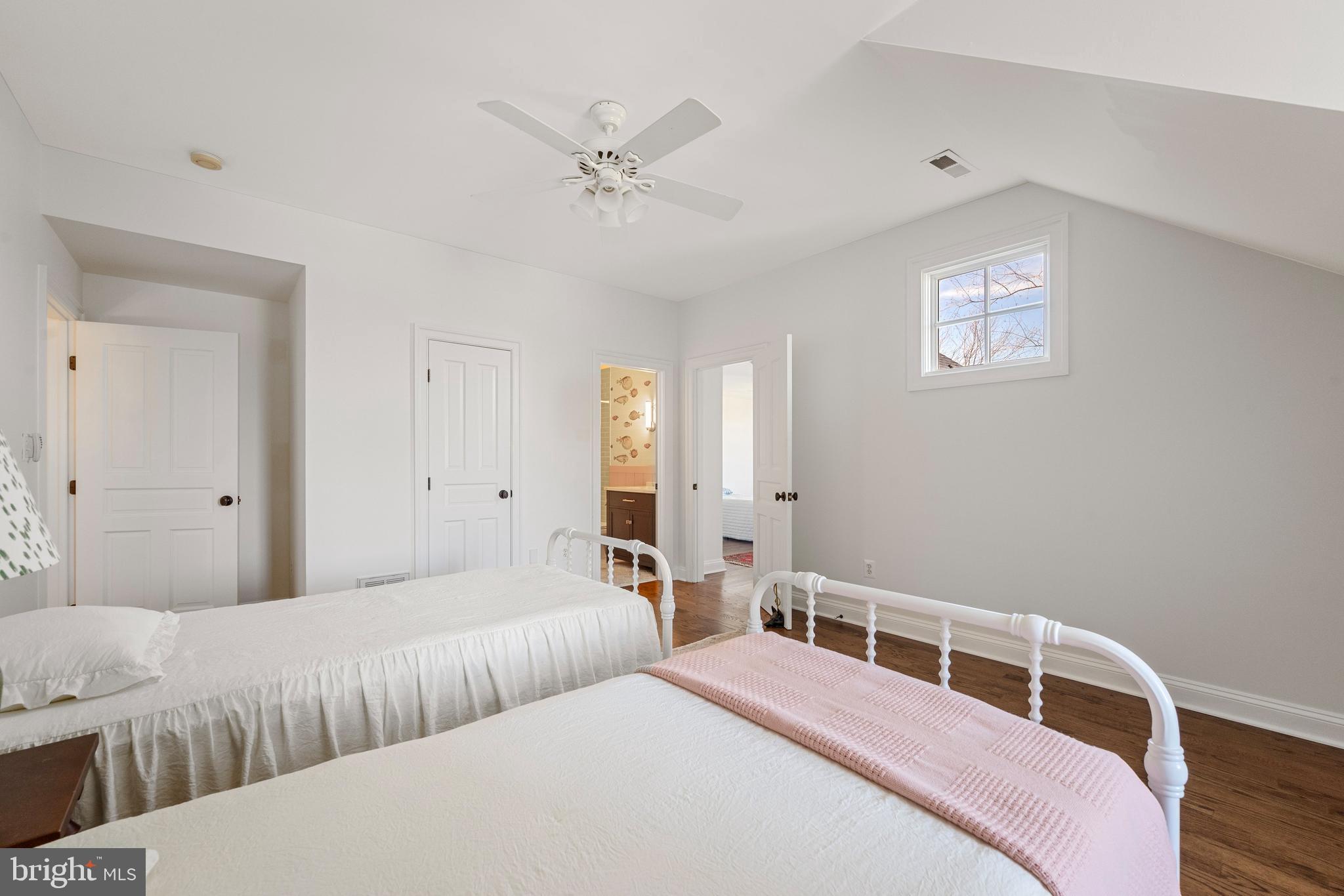 LEE'S CROSSING - Residential