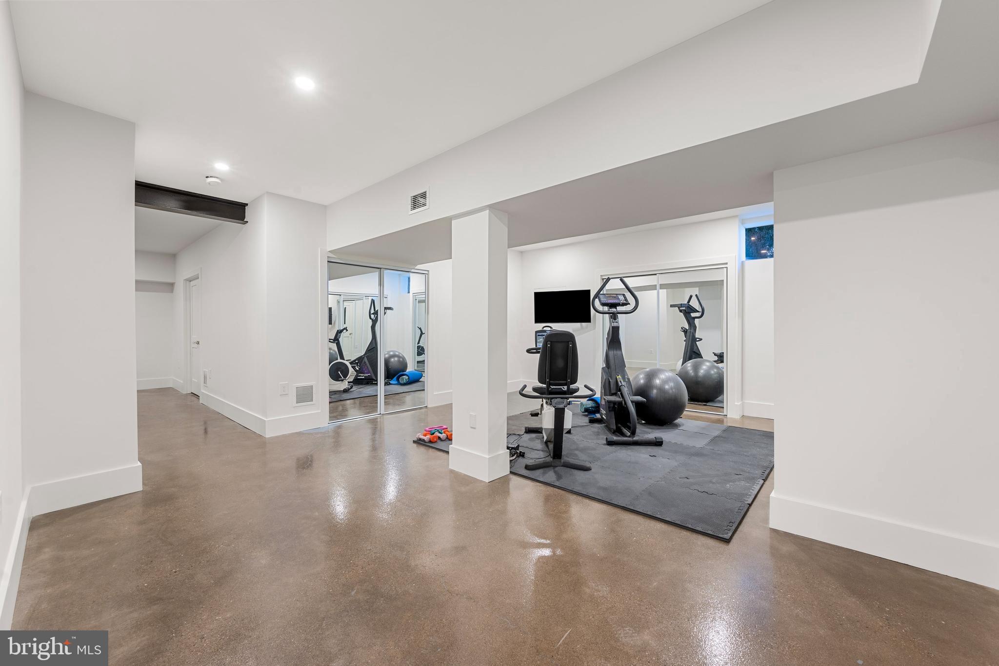 LEE'S CROSSING - Residential