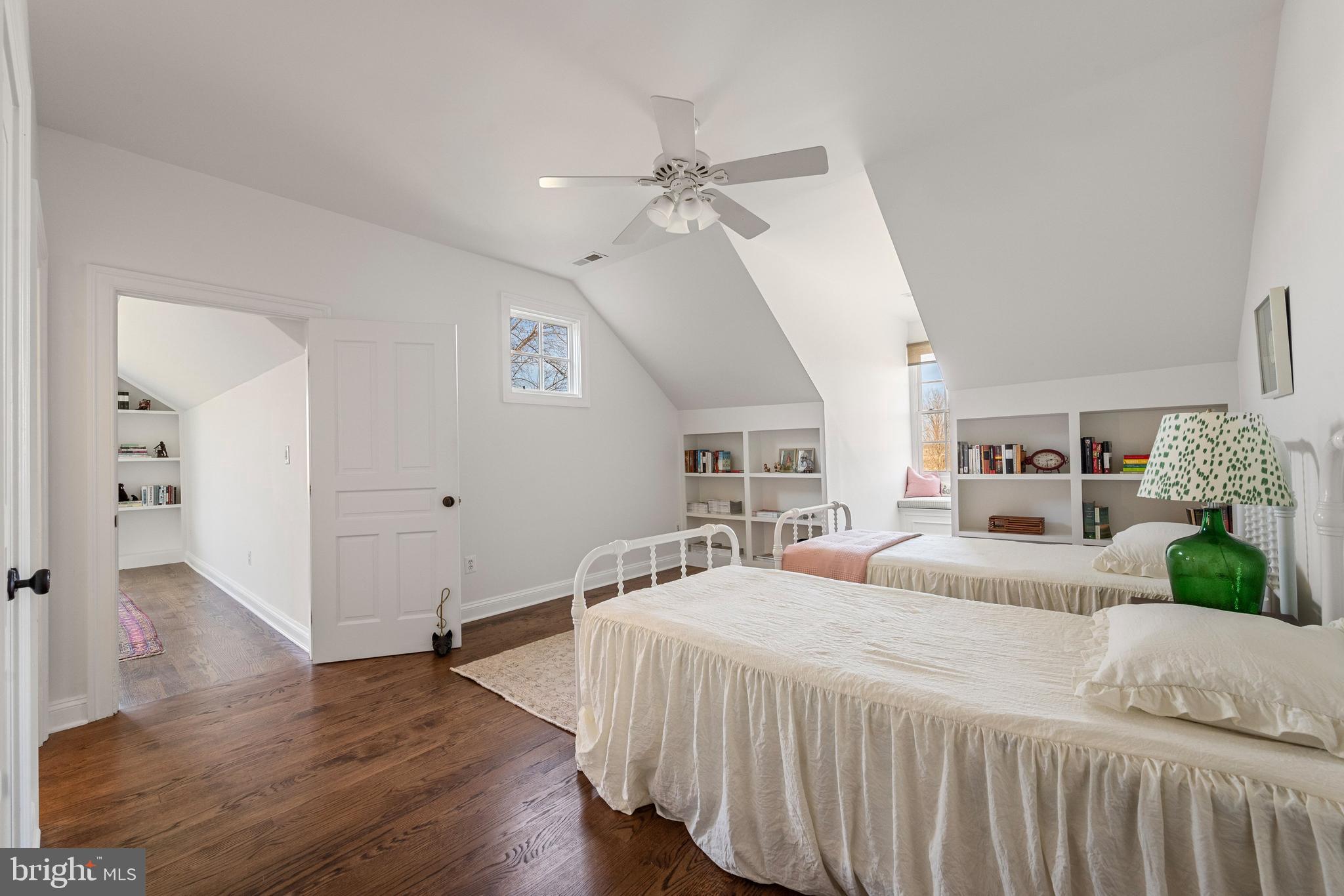 LEE'S CROSSING - Residential