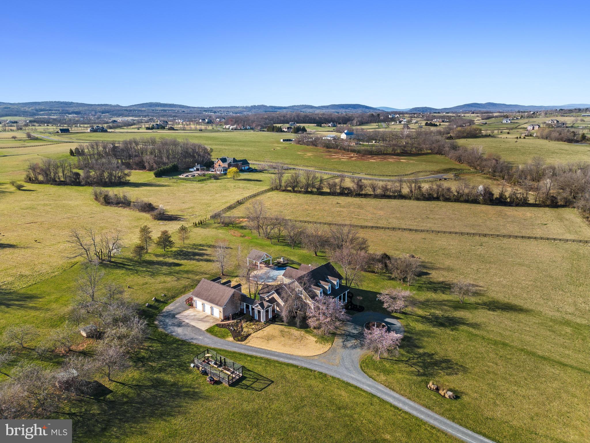 LEE'S CROSSING - Residential