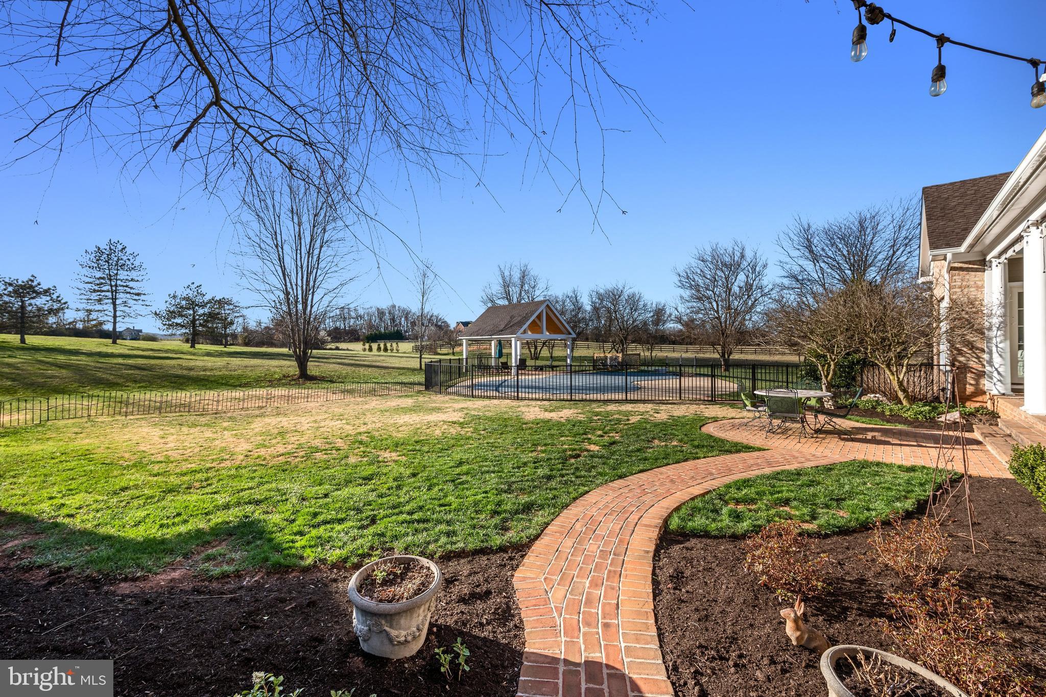 LEE'S CROSSING - Residential