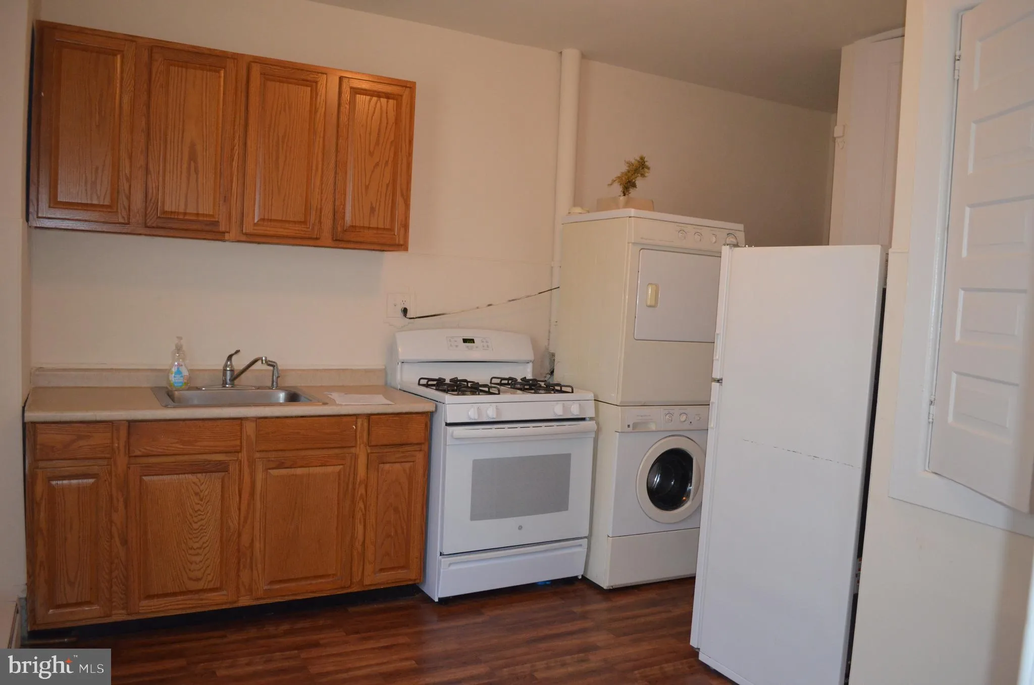 Collingswood, New Jersey 08107, United States, 1 Bedroom Bedrooms, ,1 BathroomBathrooms,Residential,Active,189576