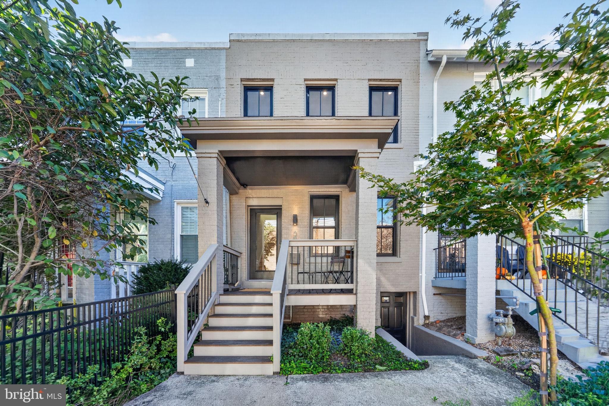 219 DOUGLAS STREET NE