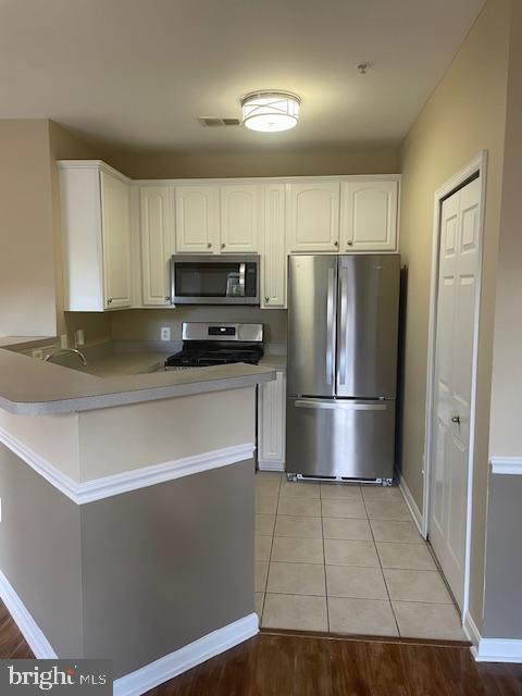 BOWIE TOWERS - Residential Lease