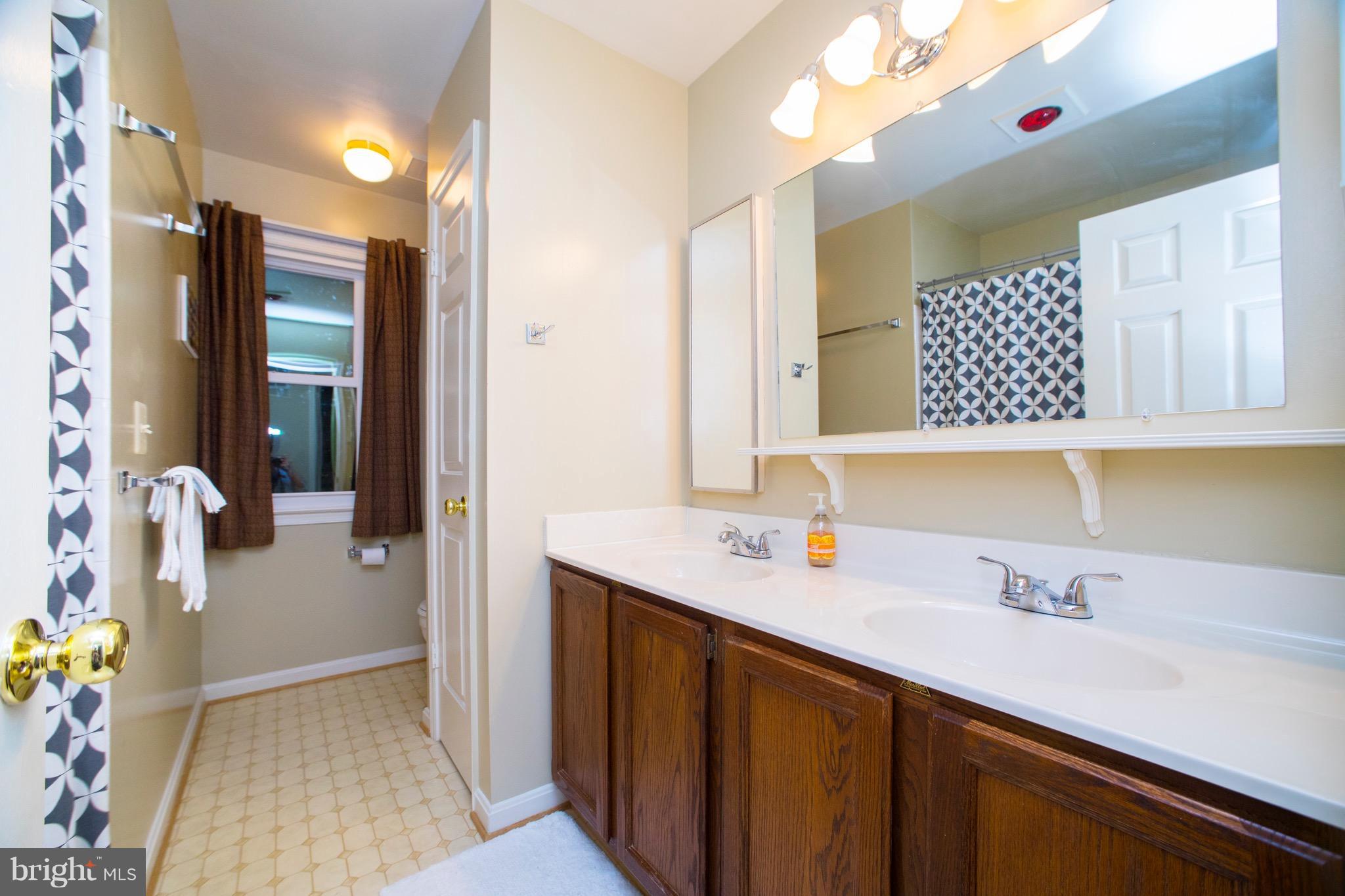 COUNTRY CLUB/LAKE MONTCLAIR - Residential