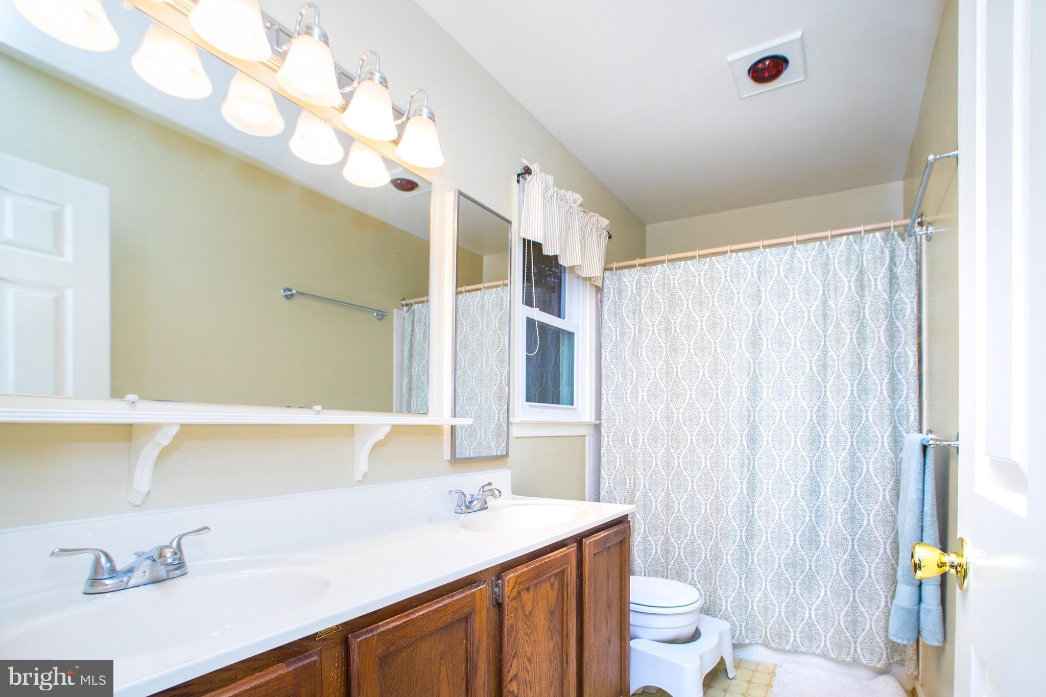 COUNTRY CLUB/LAKE MONTCLAIR - Residential