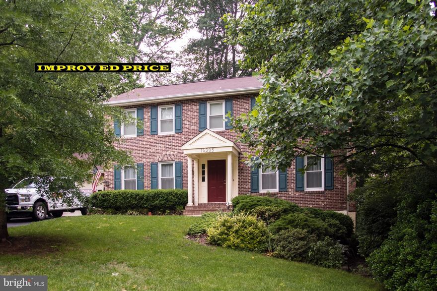 This home welcomes you with hardwood floors on the main level leading you to the kitchen and family room. The family room opens to a generous covered deck, great for entertaining. The owner's suite is spacious with a  huge walk-in closet and full bath with separate shower Bring your ideas for this walkout basement use it as additional living space or keep as is for additional storage and hobbies.