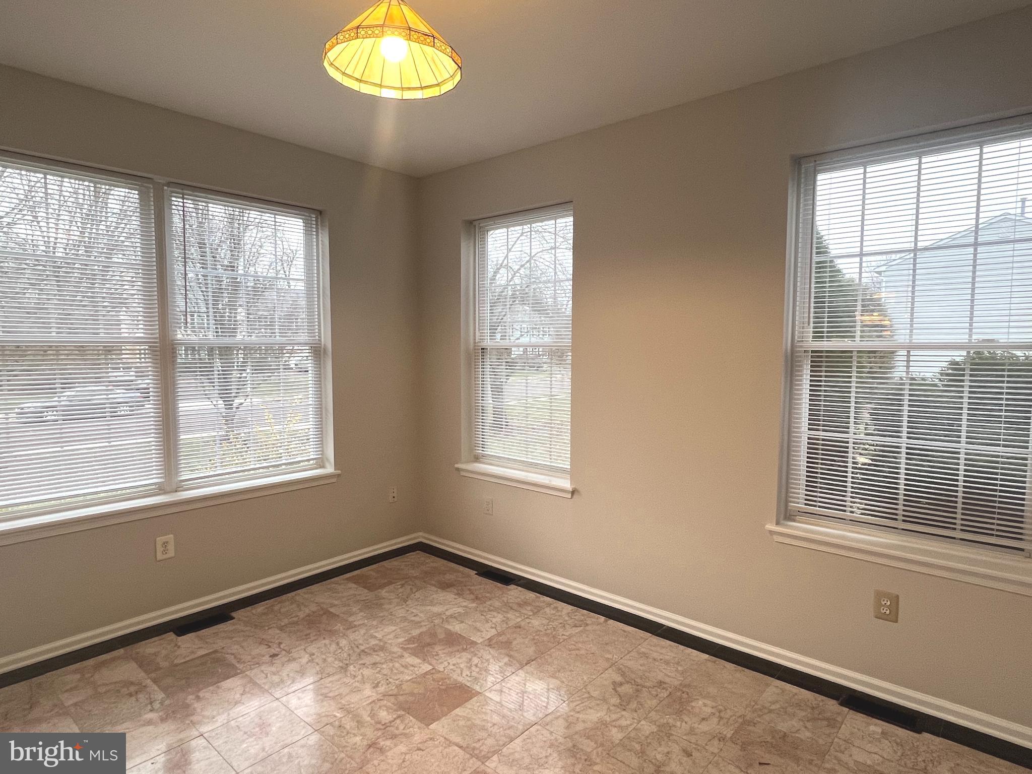 WIMBLEDON - Residential Lease