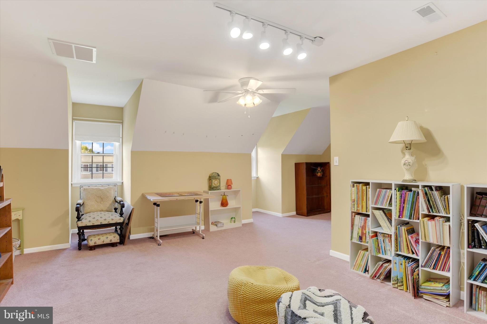 COUNTRY SQUIRE ESTATES - Residential