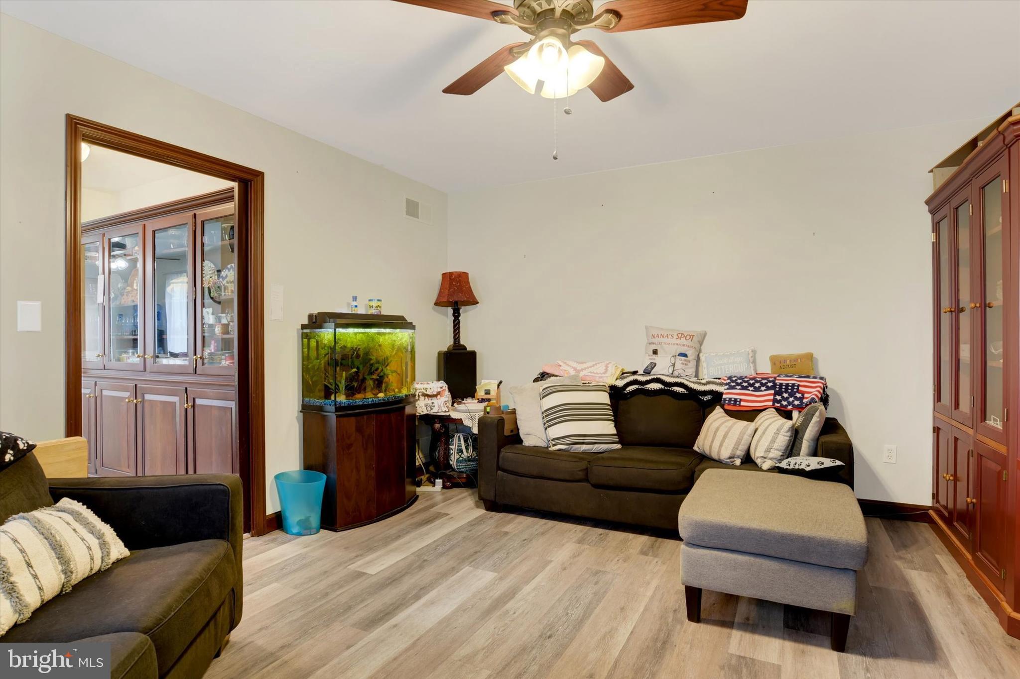 COUNTRY SQUIRE ESTATES - Residential