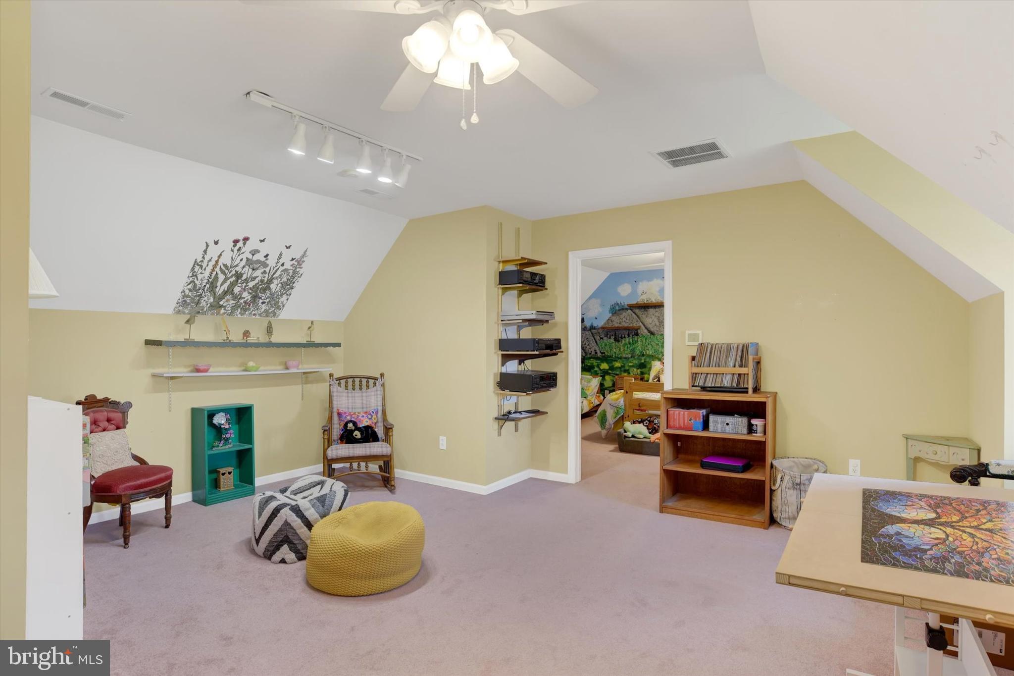 COUNTRY SQUIRE ESTATES - Residential