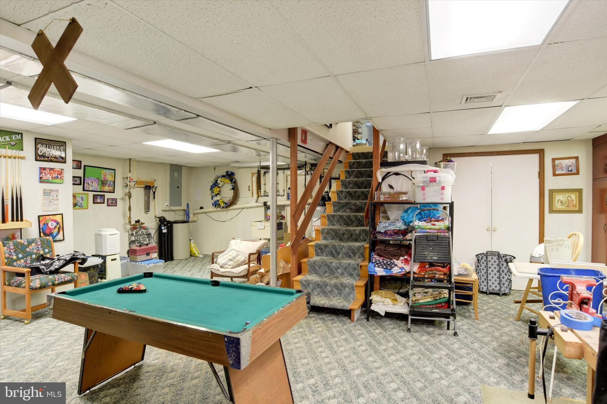 COUNTRY SQUIRE ESTATES - Residential