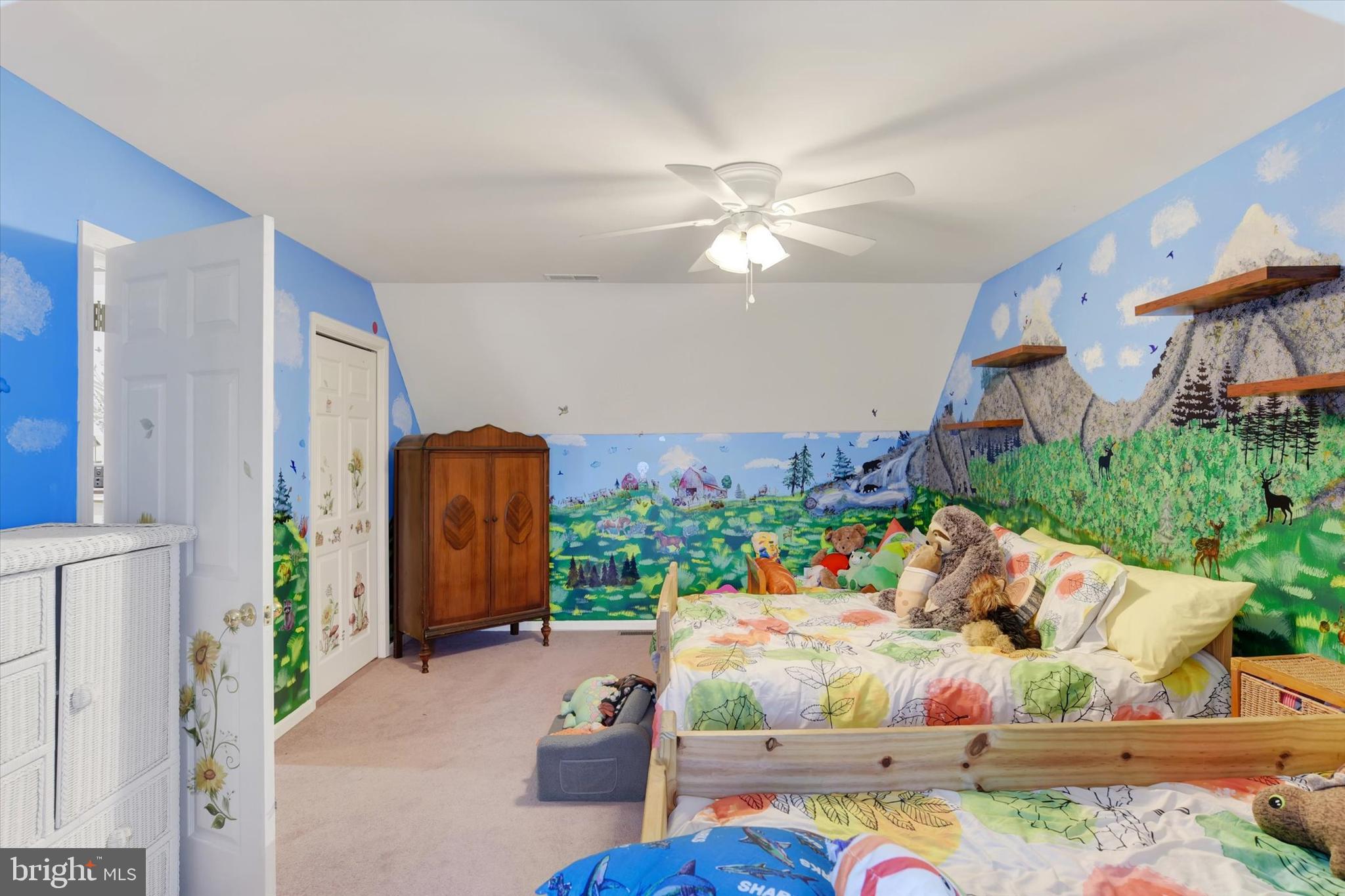 COUNTRY SQUIRE ESTATES - Residential