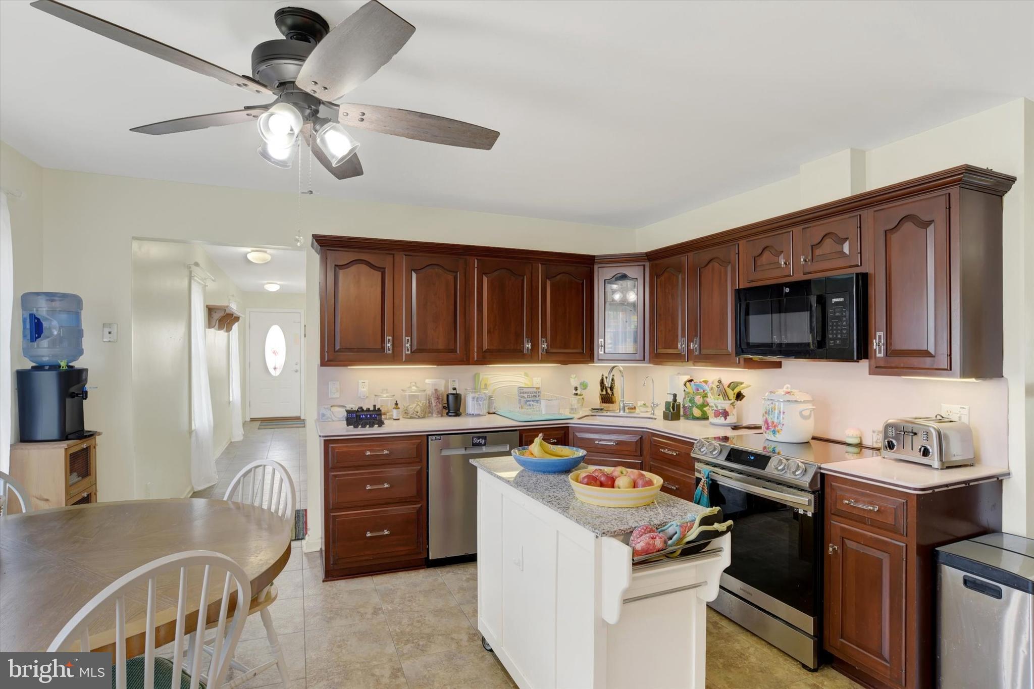 COUNTRY SQUIRE ESTATES - Residential