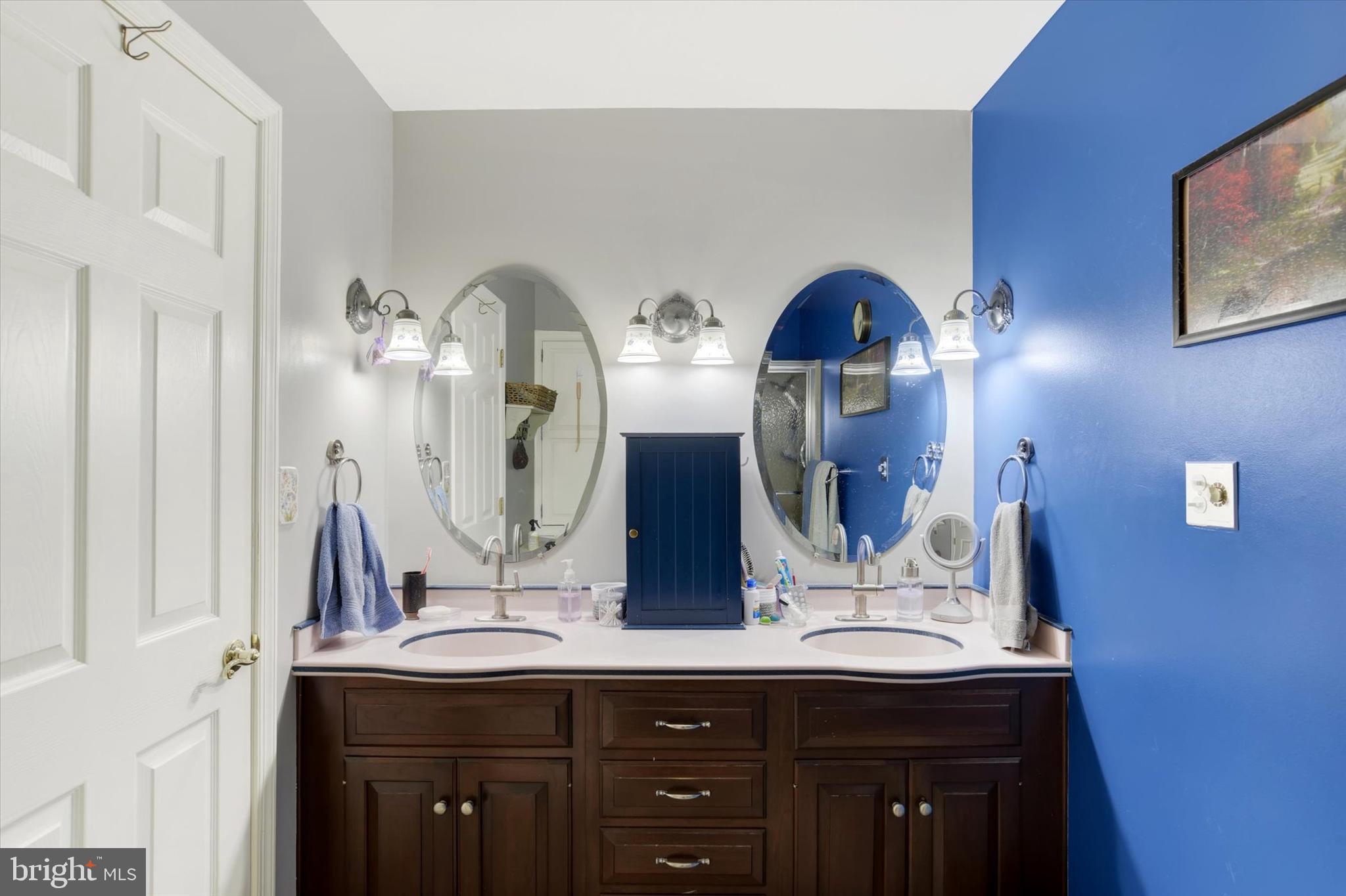 COUNTRY SQUIRE ESTATES - Residential